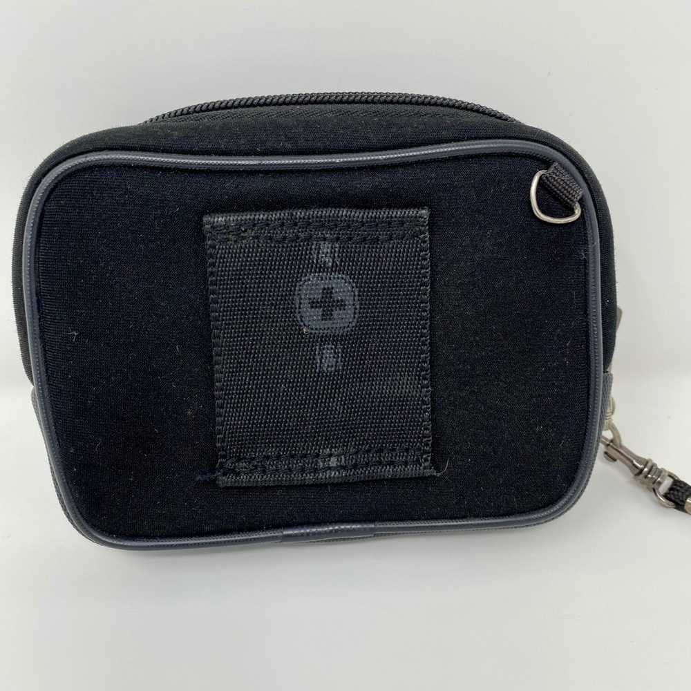 SwissGear by Wenger Black Wristlet - Picture 3 of 10